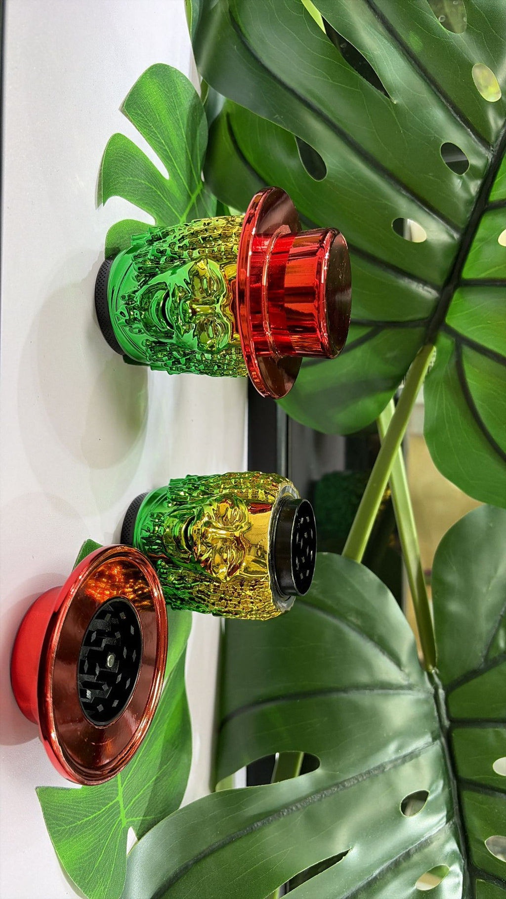 Rasta Herb Grinder | 2-Part Crystal Cut